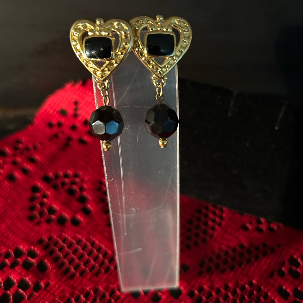 Elegant Gold and Black Heart Earrings